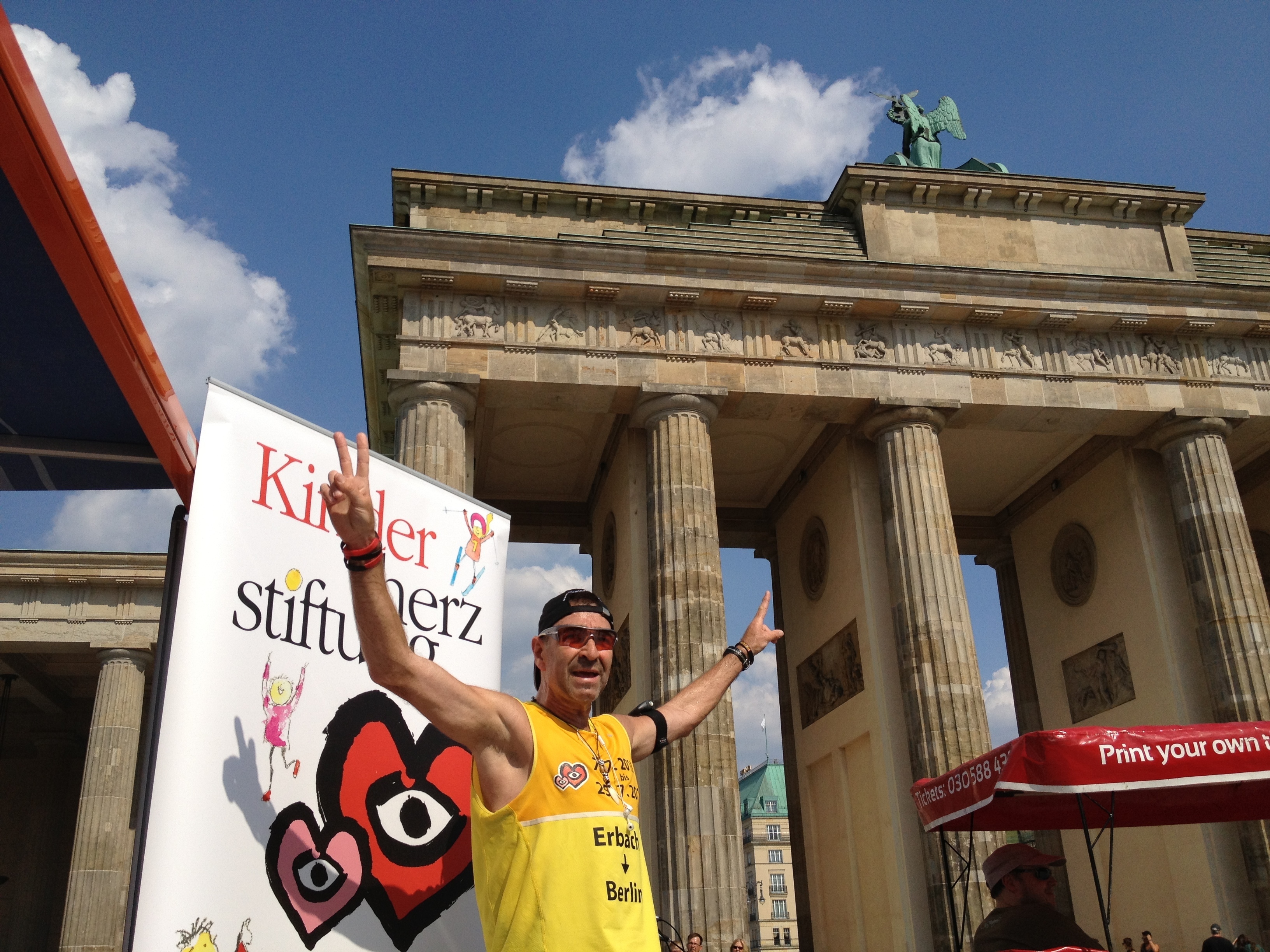 Paul Menges beim Zieleinlauf in Berlin 2013