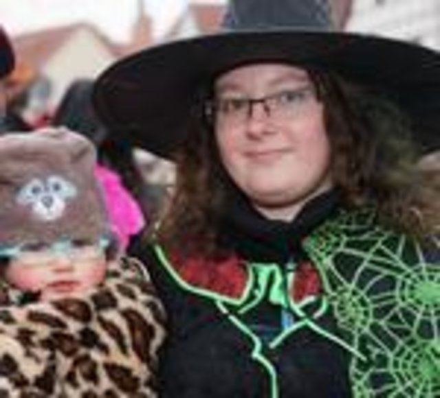 goldig wieder kleine kuckt