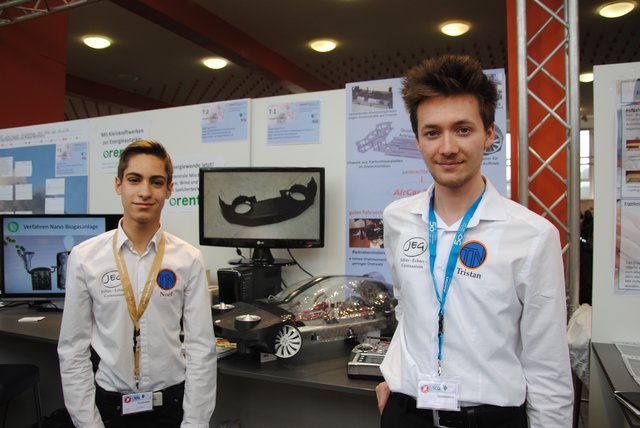 Für Noel Wierschen Fernandes (links) und Tristan Schuler verlief der Regionalentscheid von „Jugend forscht“ äußerst erfolgreich: Ihr Flugauto überzeugte die Jury im Bereich Technik. | Foto: Andrea Kaller-Fichtmüller