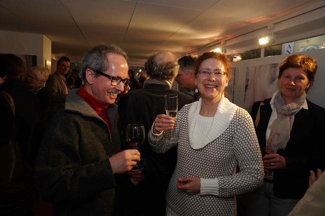 Künstler unter sich: Jutta Winterheld im Gespräch mit Walter Rosam.