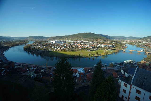 Panoroma-Blick vom Burgfried der Mildenburg.