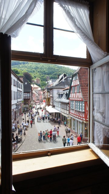 Blick in die Miltenberger Hauptstraße.