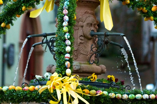 Osterbrunnen in Miltenberg.