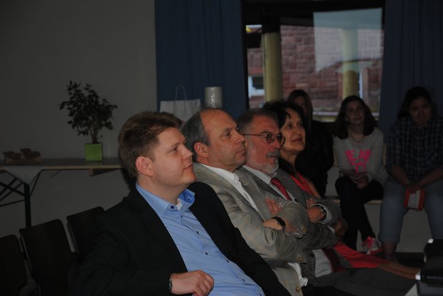 Aufmerksam zuhörende Besucher. | Foto: Andrea Kaller-Fichtmüller