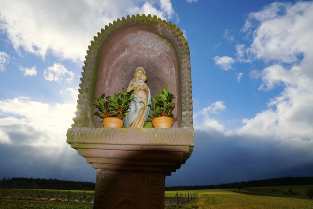 Odenwald-Bildstock mit Marienfigur im "Madonnenländchen".