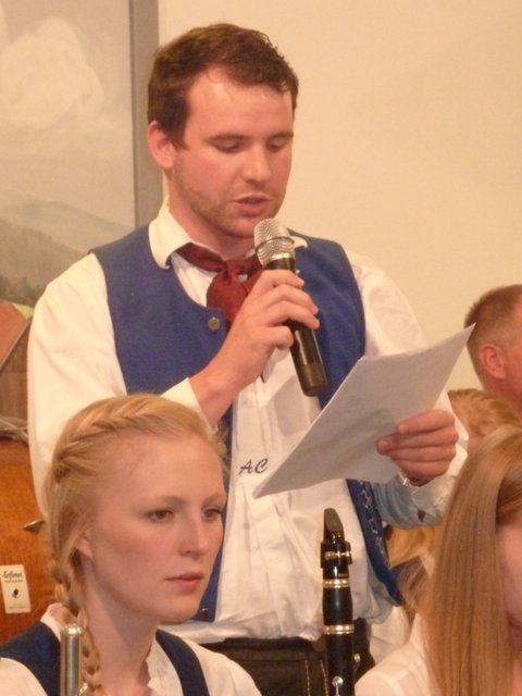 André Cavallo führt durch das Programm