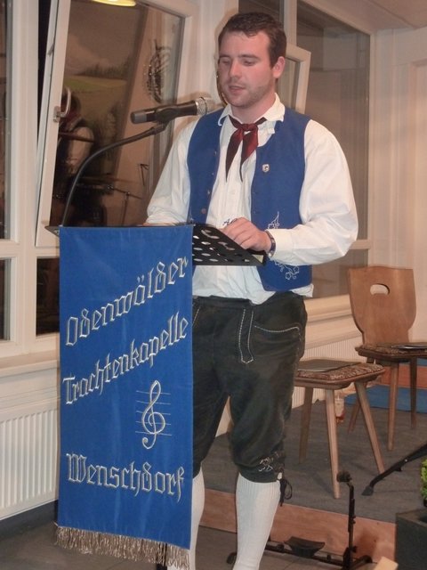 André Cavallo führt durch das Programm