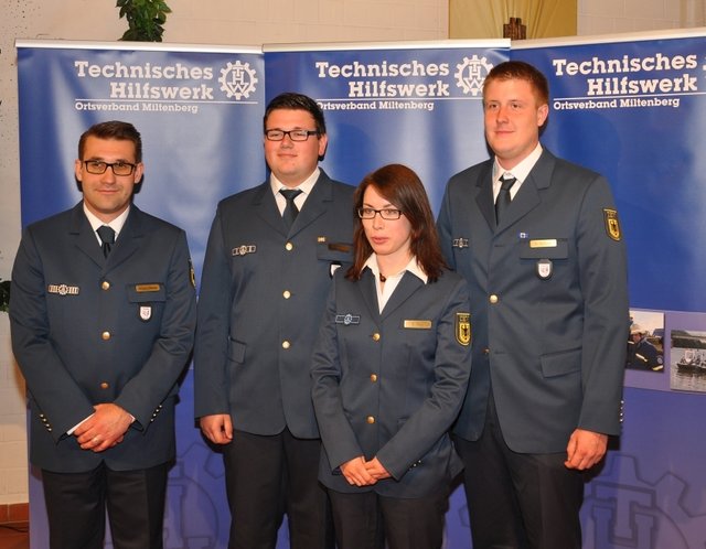 Stellv. Ortsbeauftragter Wolfgang Bohlender (Umpfenbach) konnte Nico Kempf (Großheubach), Christina Vogt (Miltenberg) sowie Simon Schuldt (Mainbullau) für 10-jährige Mitgliedschaft im THW auszeichnen.