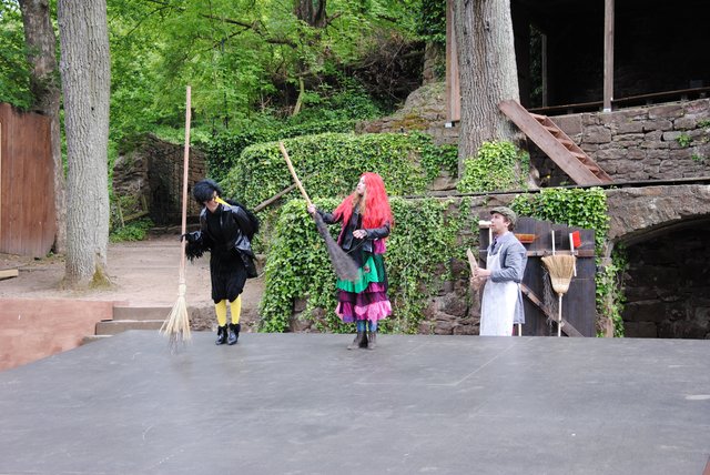 Impressionen von den Proben zu "Die kleine Hexe". | Foto: Andrea Kaller-Fichtmüller