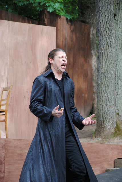 Werner Wulz spielt Dracula, den Fürsten der Finsternis. | Foto: Andrea Kaller-Fichtmüller