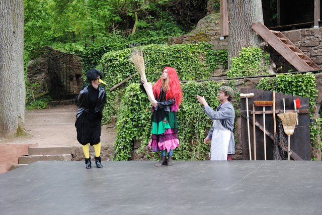 Impressionen von den Proben zu "Die kleine Hexe". | Foto: Andrea Kaller-Fichtmüller