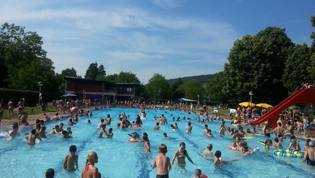 Das Klingenberger Freibad wird in den Sommermonaten von vielen Gästen aus nah und fern besucht. | Foto: Förderverein Freibad Klingenberg e.V.