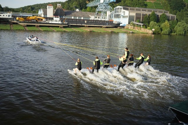 Action und Wasserski-Akrobatik auf dem Main bei Wörth am Bayerischen Untermain.