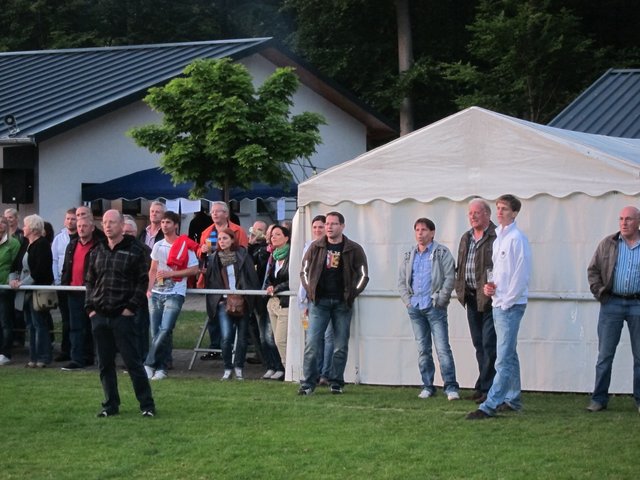 Ausflug Vfl Mönchberg 2012; Zuschauer beim Elfmeterschießen