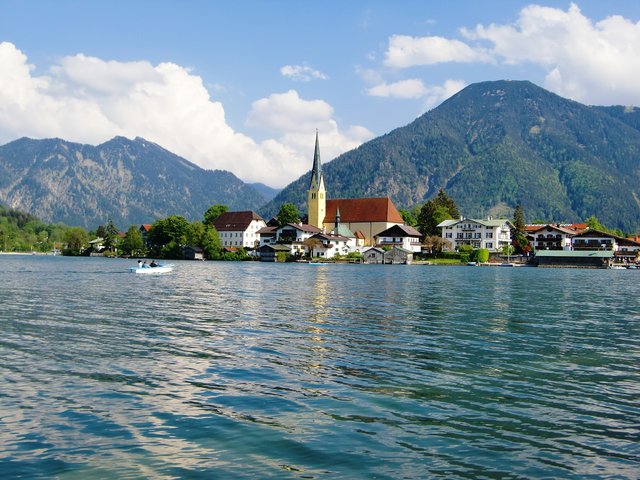 Tegernsee mit Blick auf Rottach-Egern und den Wallberg