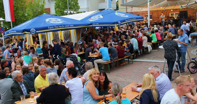 Sommerzeit ist Festezeit... und Mechenhard feiert seine Musikalische Sommernacht auf dem Dorfplatz!