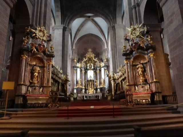 Dom Worms innen