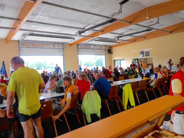 Kaffee-Pause in der Sporthalle des TSV Eschau