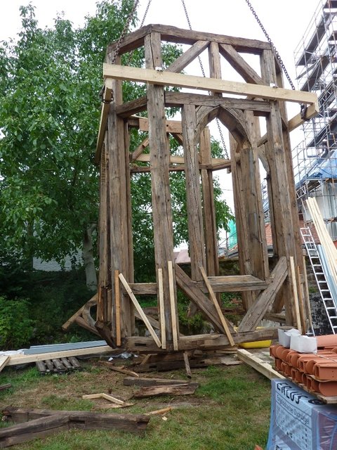 Turmkonstruktion am Boden