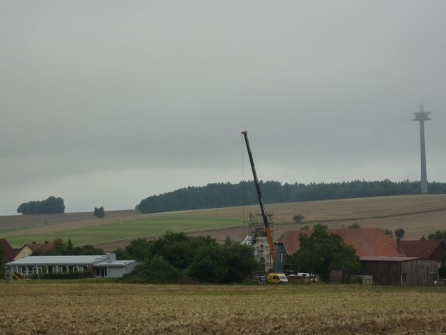 Dorfgemeinschaftshaus - Kirche St. Vitus ohne Turm - Fernsehturm