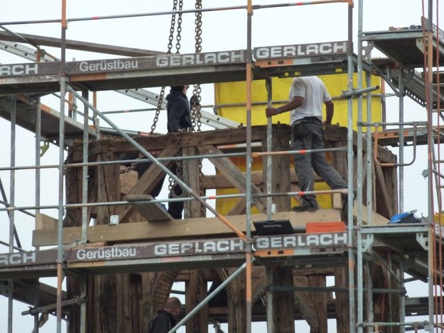 Das Krangehänge wird angeschlagen