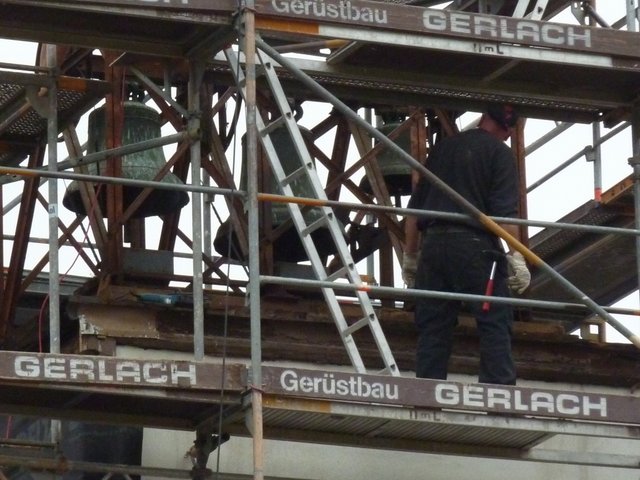 Glockenstuhl liegt frei