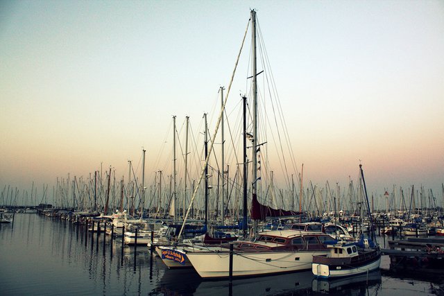 Yachthafen in Heiligenhafen am Abend