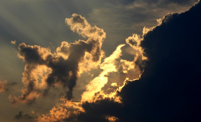 Licht in den Wolken