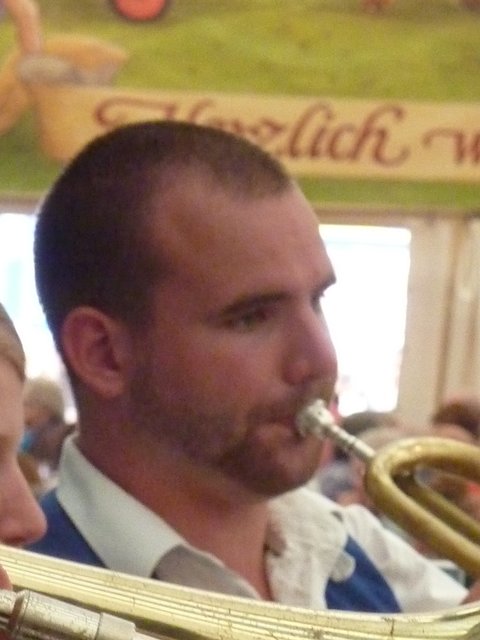 "Odenwälder Trachtenkapelle Wenschdorf-Monbrunn" unter der Leitung von Alexandra Loster am 2. September 2015 im Festzelt der Michaelismesse Miltenberg
