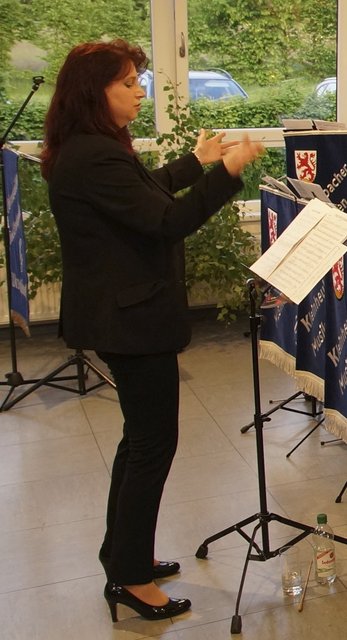 Alexandra Loster und die "Odenwälder Trachtenkapelle Wenschdorf-Monbrunn" beim Musikalischen Maienabend am 09.05.15