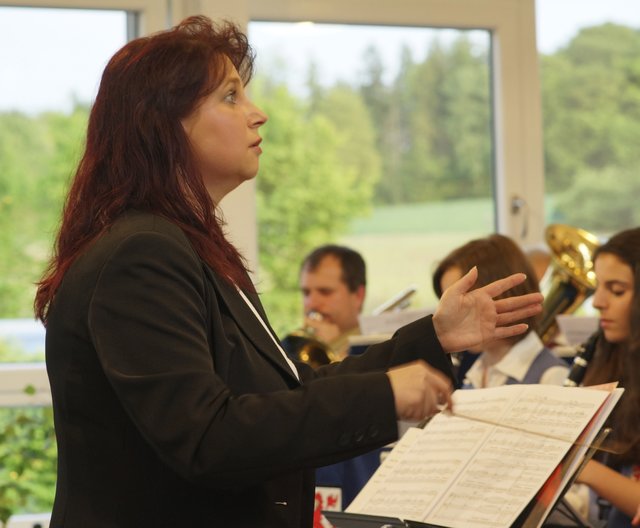 Alexandra Loster und die "Odenwälder Trachtenkapelle Wenschdorf-Monbrunn" beim Musikalischen Maienabend am 09.05.15