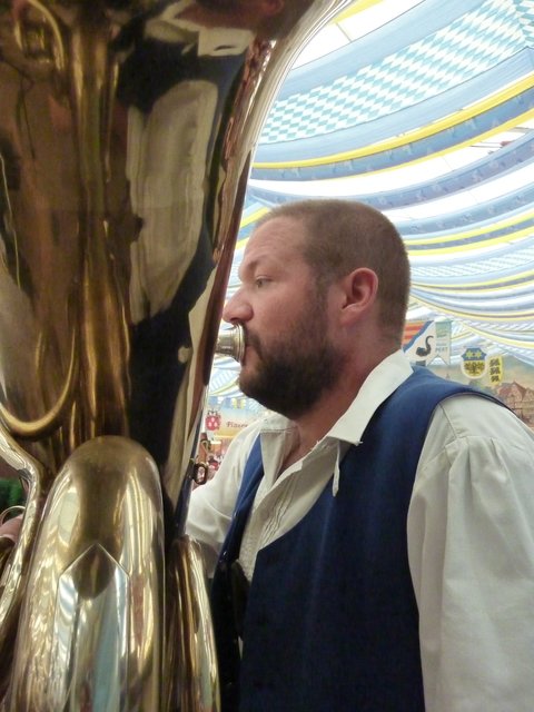 "Odenwälder Trachtenkapelle Wenschdorf-Monbrunn" unter der Leitung von Alexandra Loster am 2. September 2015 im Festzelt der Michaelismesse Miltenberg