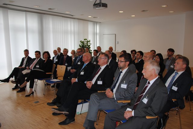 Dr. Carsten Rudolph (Geschäftsführer BayStartUP), Oberbürgermeister Klaus Herzog (Vorsitzender der Gesellschafterversammlung ZENTEC GmbH), Staatsministerin Ilse Aigner, MdL Peter Winter, MdL Berthold Rüth, Landrat Jens Marco Scherf (Landkreis Miltenberg) und stellvertretender Landrat Andreas Zenglein (Landkreis Aschaffenburg). | Foto: Andrea Kaller-Fichtmüller