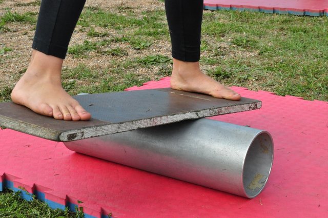 Ausbalancieren auf dem Rolla-Rolla Brett