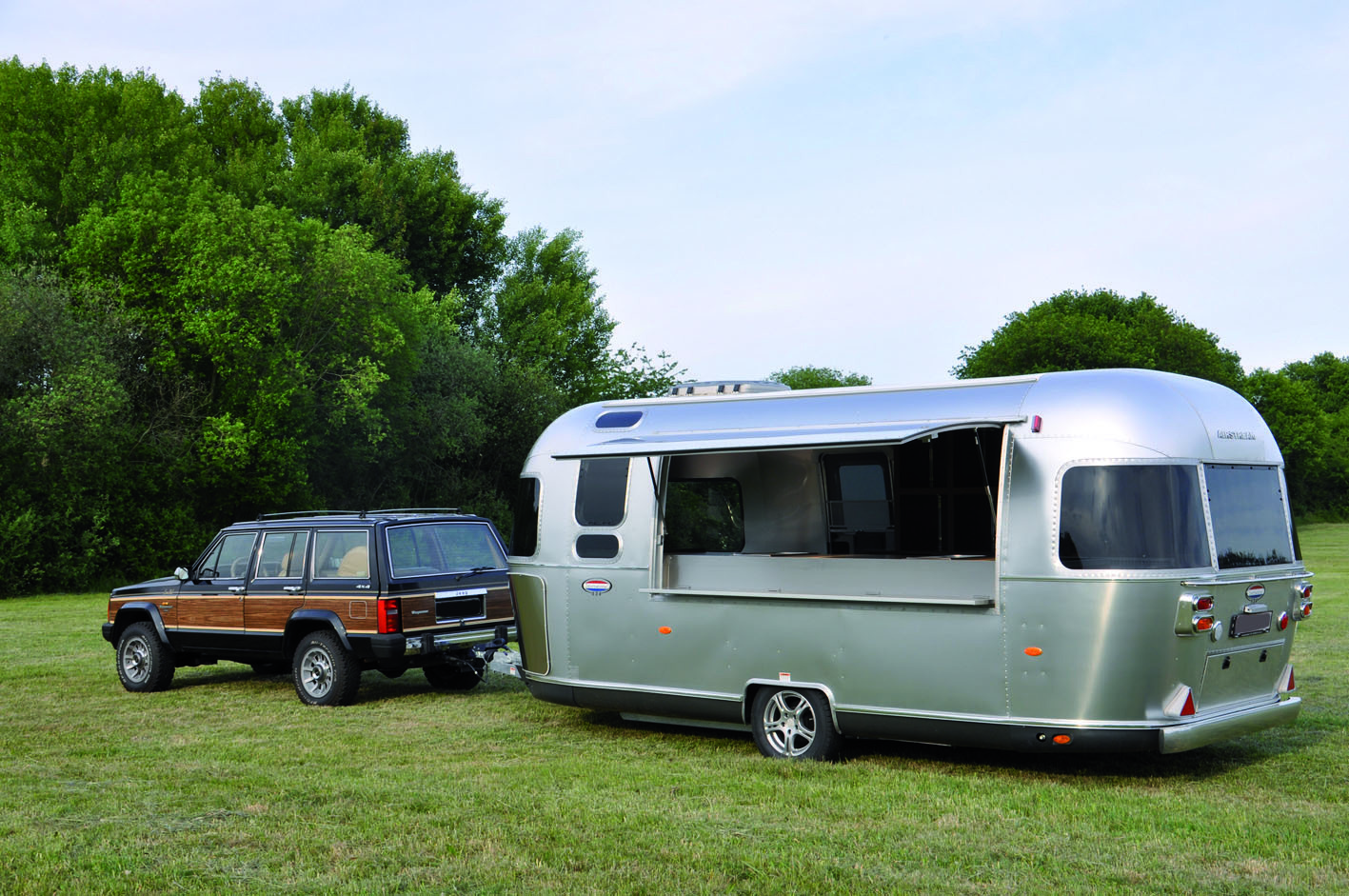 Beim individuellen mobilen Handel unter der zigarrenförmigen Aluminiumhülle des amerikanischen Caravan-Klassikers benötigt man oft spezielles Zubehör.