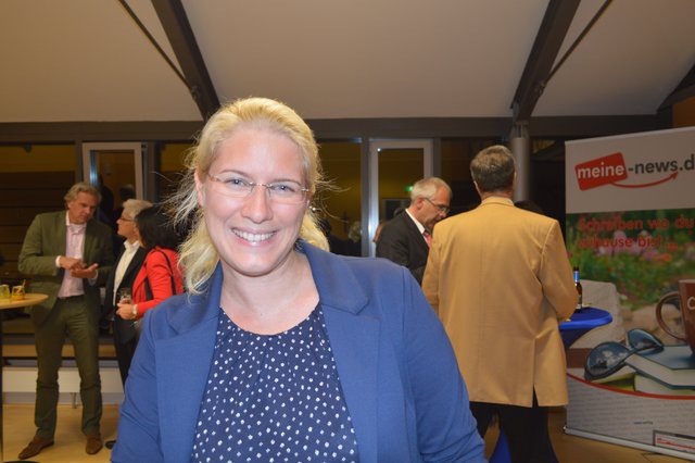 Vanessa Weber, Werkzeug Weber GmbH & Co. KG Aschaffenburg:
„Ich habe mich in vielen Aussagen wiedergefunden, so haben wir z. B. schon einen eigenen YouTube-Kanal, auch in unserer Kommunikation steht der Kunde im Mittelpunkt, er ist der ,Held‘ die Marke ist ,nur‘ der ,Mentor‘. Herr Geffroy trifft den Nagel auf den Kopf, das Fachhandelsterben ist in den Köpfen, aber er macht gleichzeitig auch Mut mit dem Ansatz, die digitale Welt mit dem lokalen Handel zu vereinen."