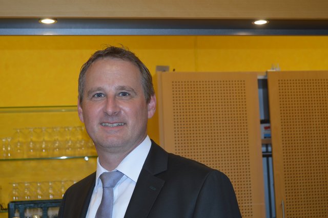 Uwe Massong, Bereichsleiter Firmenkunden der Raiffeisen-Volksbank Miltenberg eG: 
„Ich fand den Abend sehr gut, es waren viele umsetzbare Tipps mit dabei, die für alle Branchen anwendbar sind. Vieles ist leicht umsetzbar, der Mensch steht nach wie vor im Mittelpunkt, die persönliche Beziehung und das Vertrauen sind nach wie vor wichtig. Das freut mich, denn es gilt ja in besonderem Maße auch für das Bankwesen. Digitalisierung betrifft jeden, die große Resonanz zeigt, dass hier ein Nerv getroffen wurde."