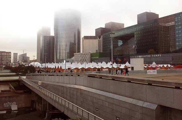 Weihnachtsmarkt in La Defense | Foto: Flickr: fruey