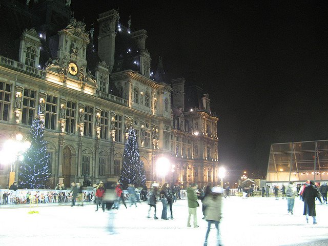 Eislaufen vor dem Hotel de Ville | Foto: Flickr: Bruchez