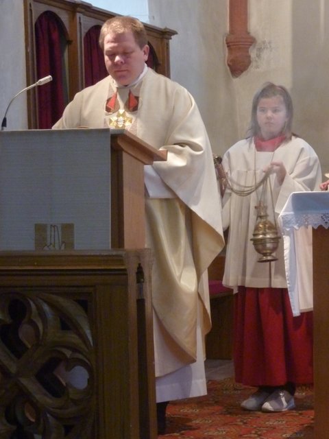Aussenrenovierung St. Vitus Wenschdorf - Pfarrvikar Bernd Winter beim Abschlussgottesdienst