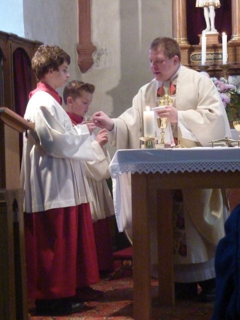 Aussenrenovierung St. Vitus Wenschdorf - Pfarrvikar Bernd Winter beim Abschlussgottesdienst