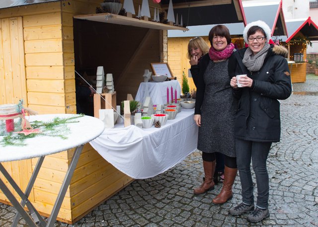 Frau Neumann-Schölzel, Frau Pfaus und Frau Hoffmann vom Team des Tageszentrums beim "Bummeln" vor dem Besucheransturm