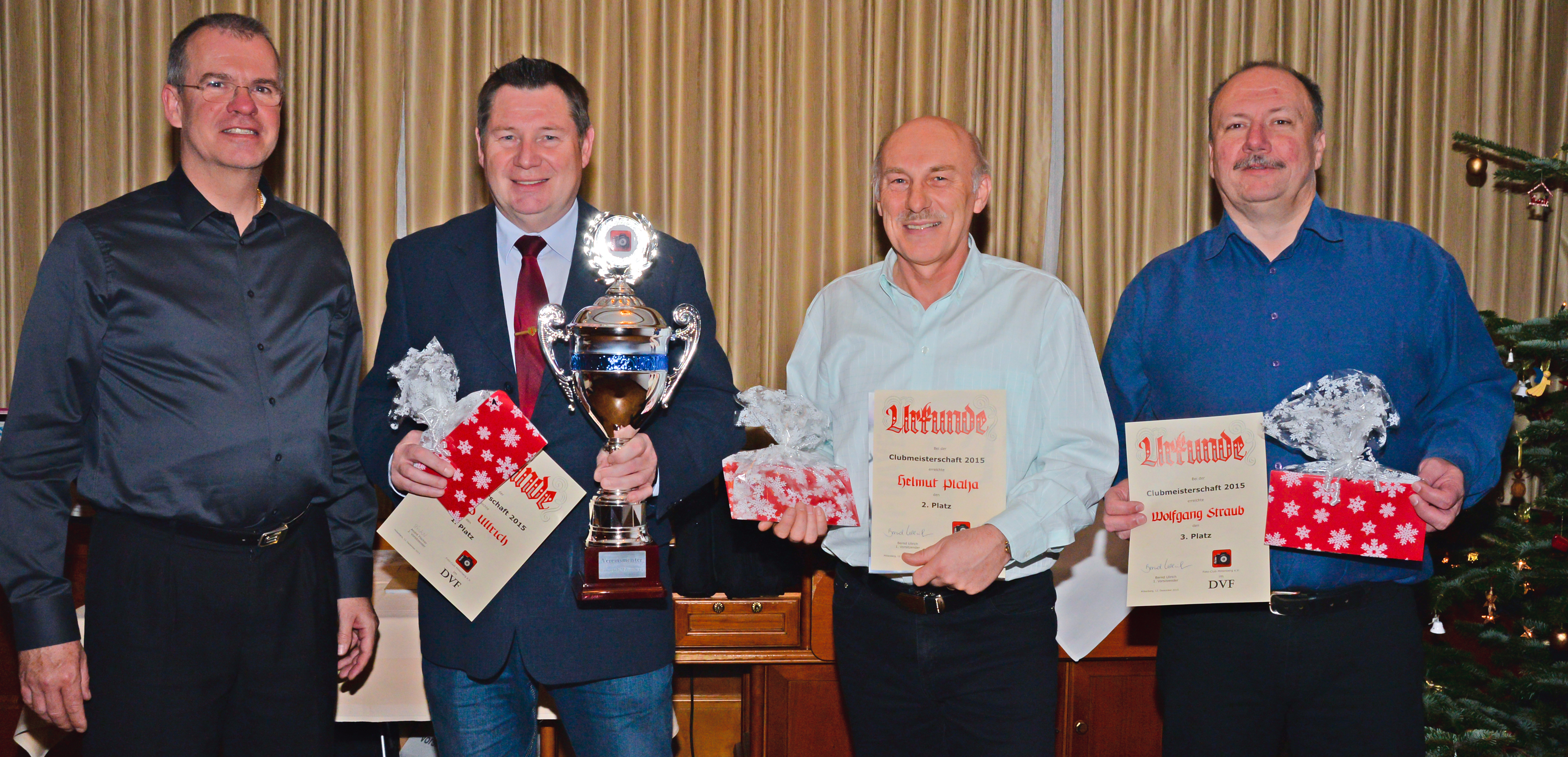 von links: Thomas Wenzel, DVF Bezirksleiter Deutscher Verband für Fotografie Mainfranken, 1. Platz Clubmeister 2015 Bernd Ullrich, 2. Platz Helmut Plaha, 3. Platz Wolfgang Straub