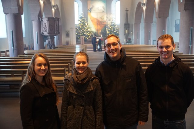 Sie haben gut lachen! Diese jungen Musikerinnen und Musiker gestalteten zusammen mit dem Miltenberger Pfarrcäcilienchor den musikalischen/gesanglichen Teil des Weihnachtsgottesdienstes.