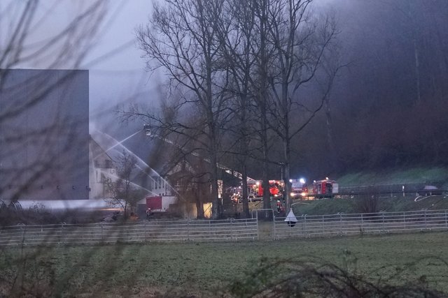 Zahlreiche Feuerwehrleute waren im Einsatz.