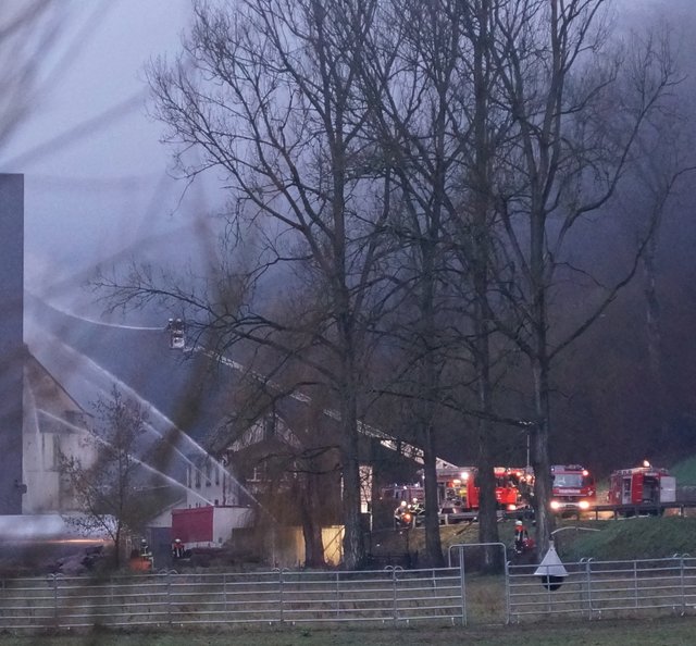 Früher Einsatz zahlreicher Feuerwehrleute aus der Umgebung.