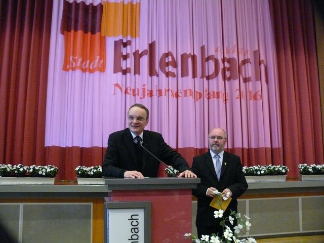 Pfarrer Dr. Kreile und Pfarrer Kraft beim kirchlichen Segen.