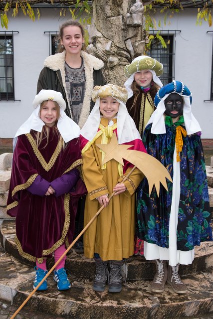 Michelle, Emma, Chantal, Juliana mit Gruppenbegleiterin Franziska
