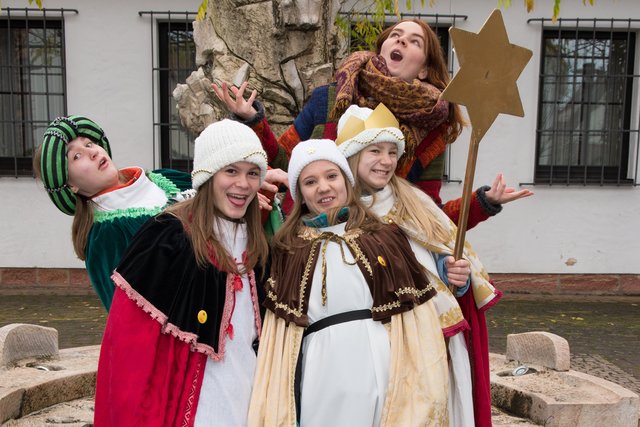Adina, Lisa, Leah, Maren und Begleiterin Sandra in Spaßpose