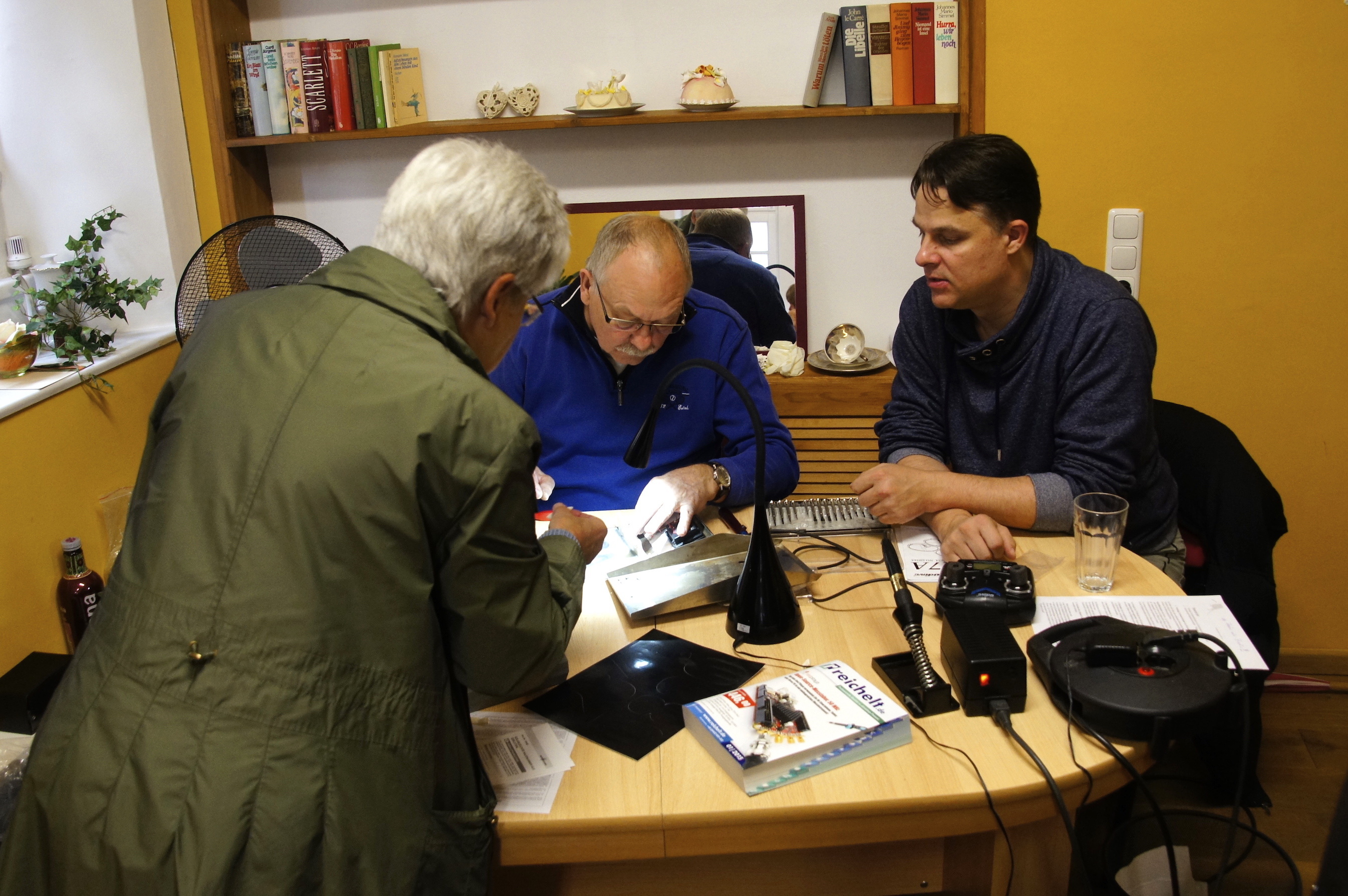 Beim Repair Café wird Hilfe zur Selbsthilfe geboten.